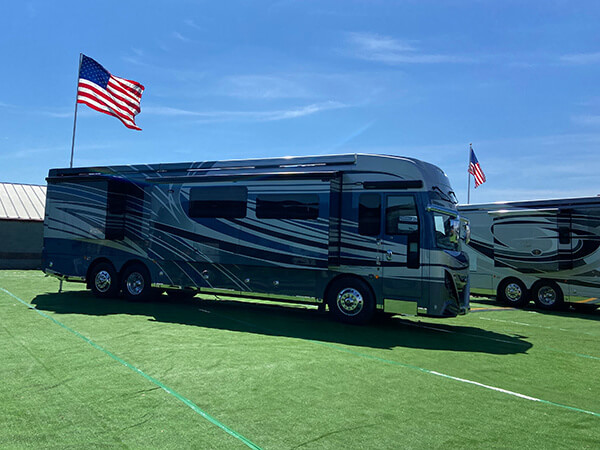 American Coach | Just Unveiled: the NEW American Dream 39RK